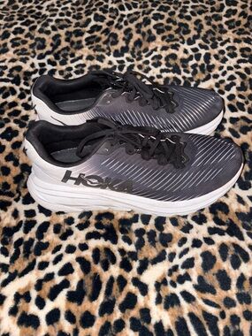 HOKA Women’s RINCON 3 Black and White Running Shoes size 10.5B